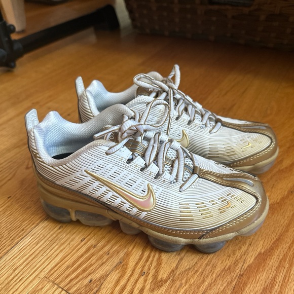 Nike Shoes - Nike VaporMax gold and white